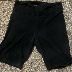 Black target bicker shorts